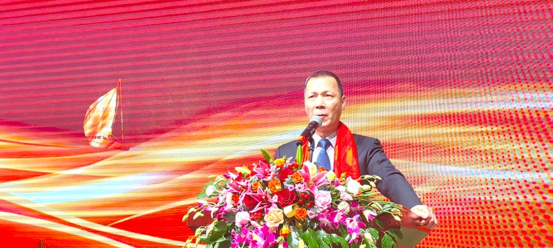 趙曉斌主持會議（修）網(wǎng).jpg